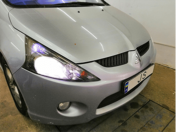 Установка LED ламп Mitsubishi Grandis 2008