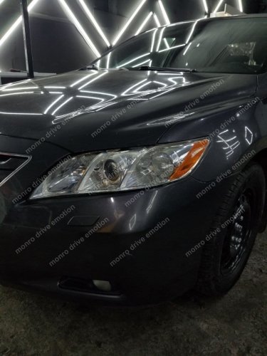 Полірування і обклеювання фар бронеплівкою Toyota Camry 40