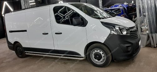 Установка шумо-виброизоляции передних дверей  на Opel Vivaro 2017 года