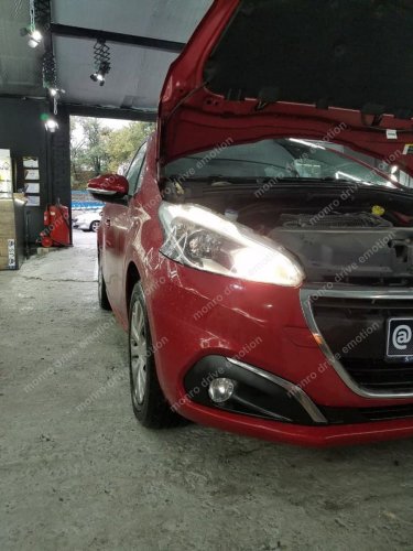 Установка LED ламп Peugeot 208 2016 г.в.