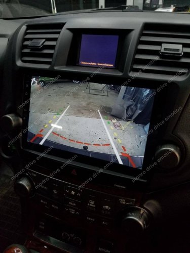 Установка камеры заднего вида Toyota Highlander 2016