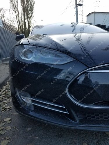 Полірування задніх ліхтарів  Tesla Model S 2015