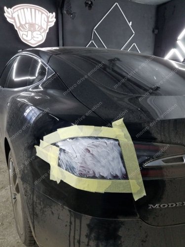 Полірування задніх ліхтарів  Tesla Model S 2015