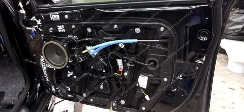 Установка шумо-виброизоляции  на Hyundai Sonata Hybrid 2017 года