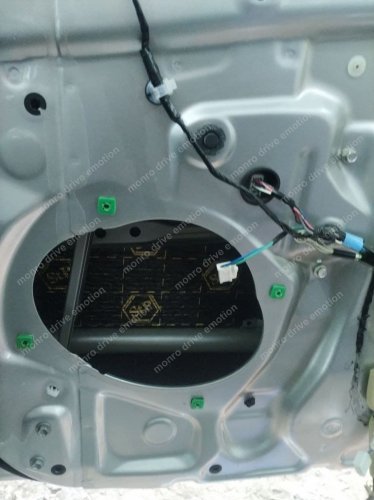 Установка шумо-виброизоляции дверей на Toyota Camry 2008 года