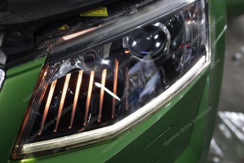 Установка линз Skoda Octavia RS 2014