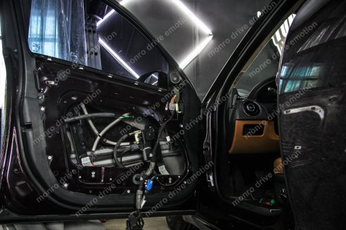 Шумовиброизоляция дверей Jaguar XJ 2011 года