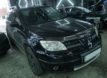 Mitsubishi Outlander 2005 - полірування і обклеювання фар бронеплівкою